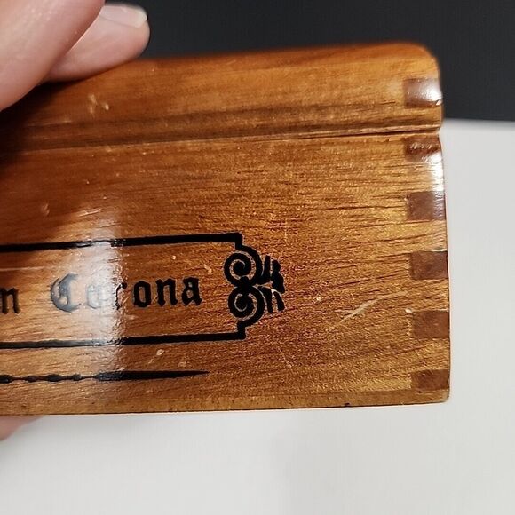 Arturo Fuente Corona Hand Made In Dominican Republic Box - Picture 8 of 16